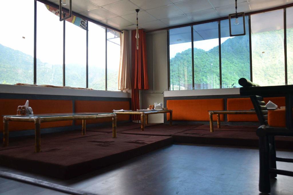 Hotel Akash Continental Rishīkesh Exterior foto